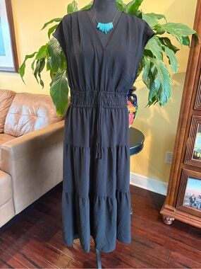 Tahari Arthur S. Levine Women’s Black Tiered Skirt Maxi Dress.  Size XL